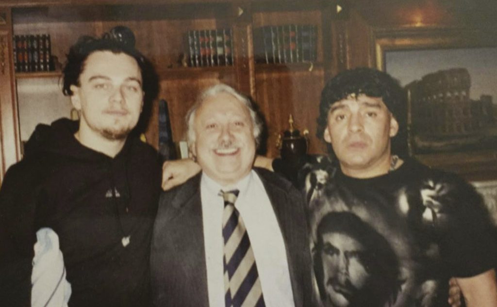 alt="Gianni Minà with Leonardo Di Caprio e Diego Armando Maradona"